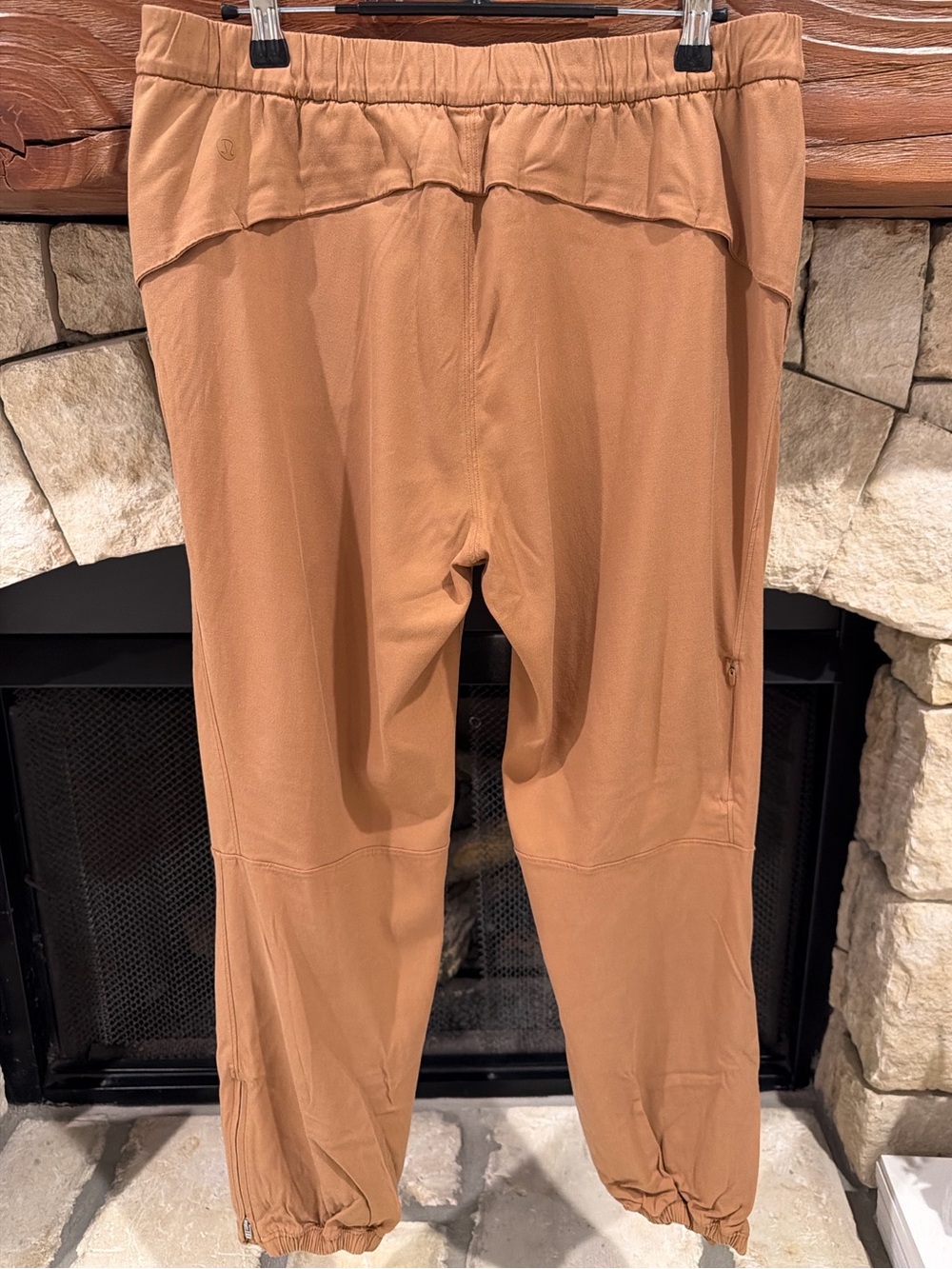 lululemon athletica Camel-Tone Elastic Hem Joggers sz 10 - Picture 2 of 6